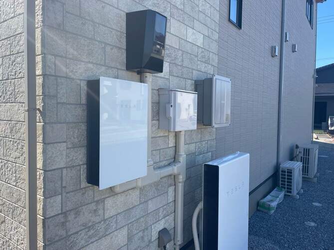 テスラ　施工事例