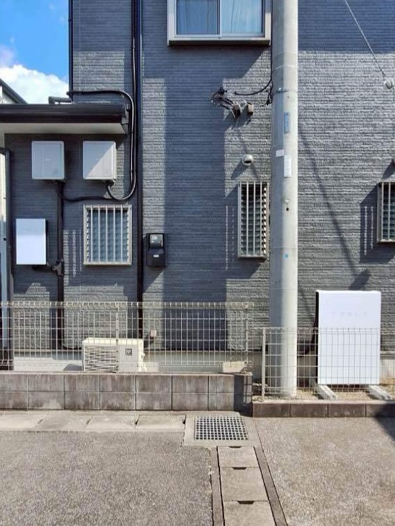 テスラ　施工事例
